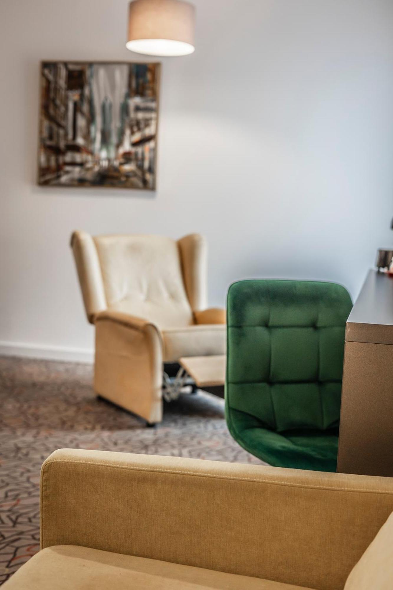 Charm Boutique Hotel Satu Mare Buitenkant foto