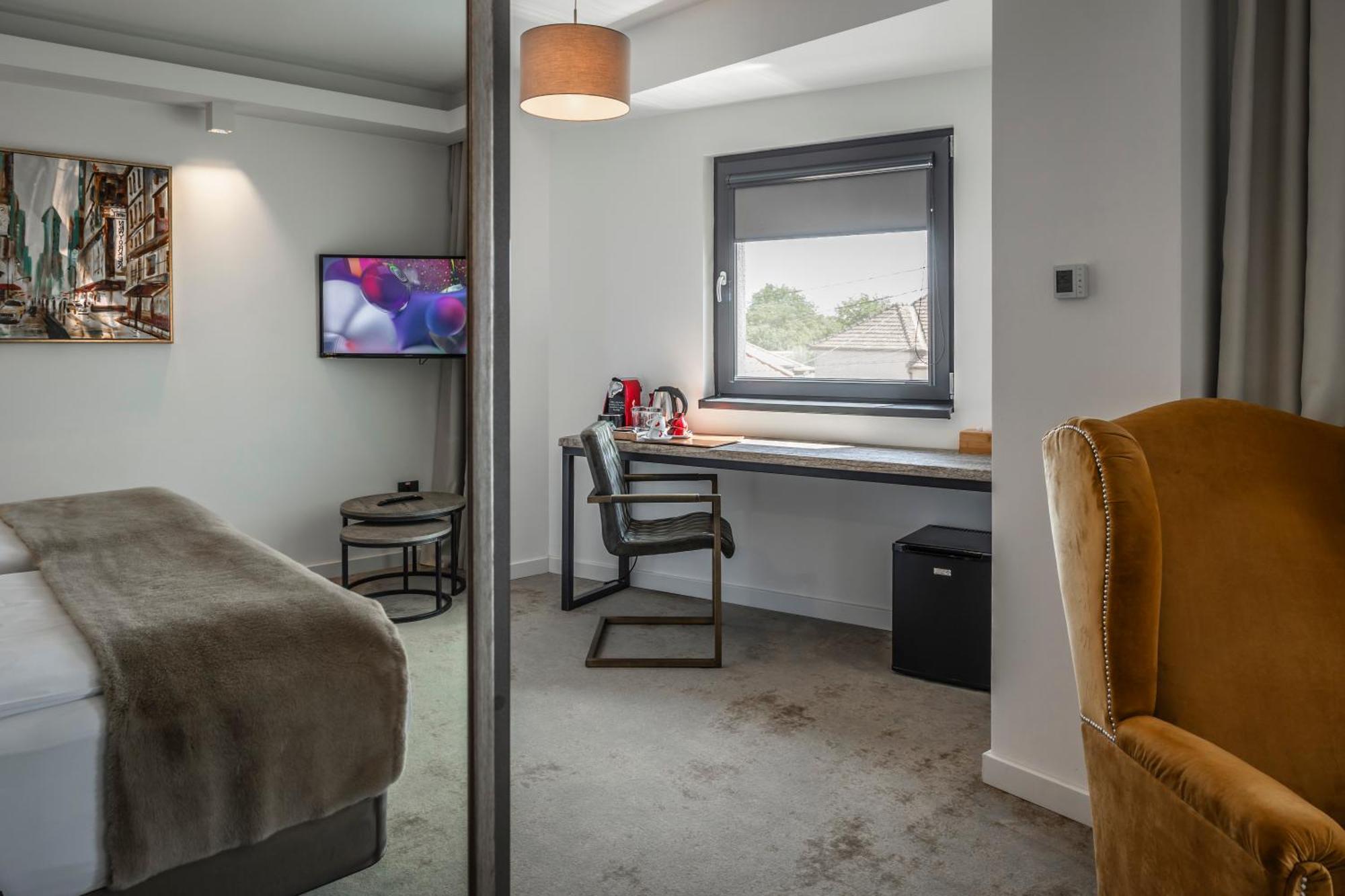 Charm Boutique Hotel Satu Mare Buitenkant foto