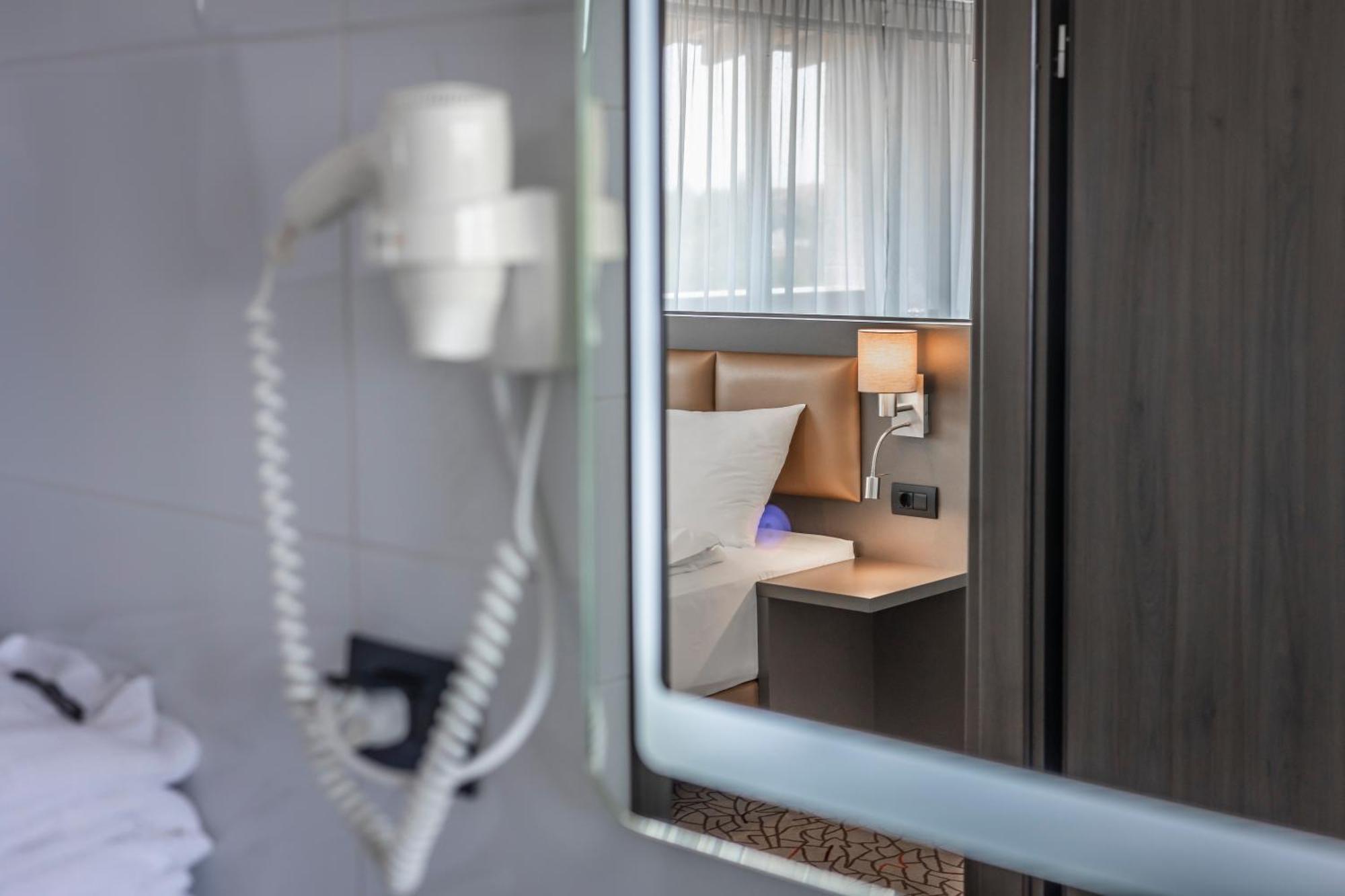 Charm Boutique Hotel Satu Mare Buitenkant foto