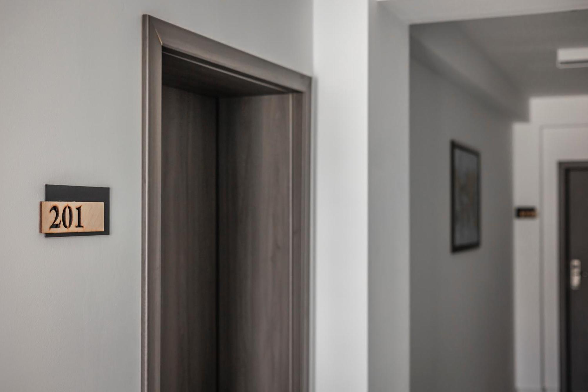 Charm Boutique Hotel Satu Mare Buitenkant foto