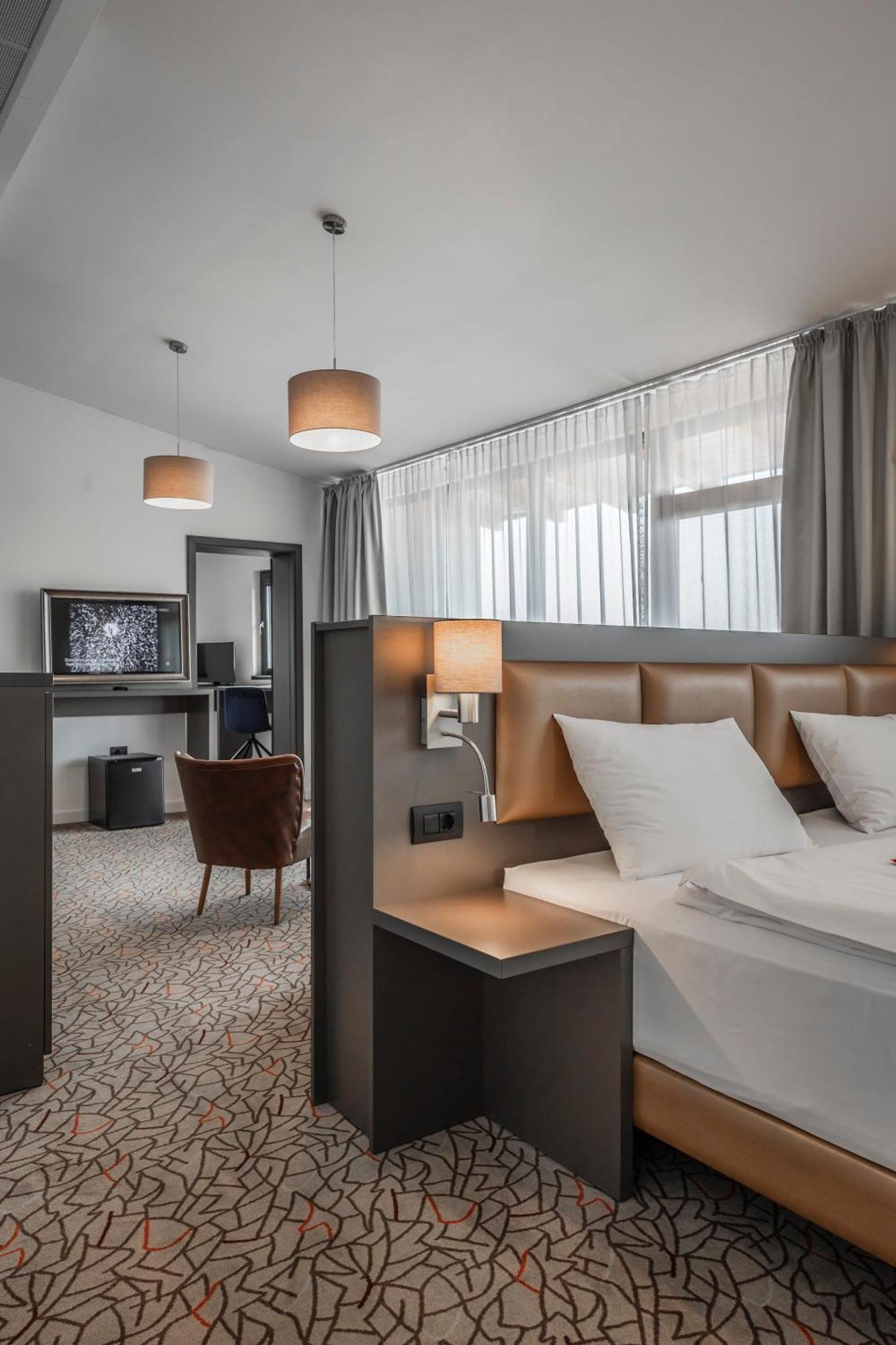 Charm Boutique Hotel Satu Mare Buitenkant foto